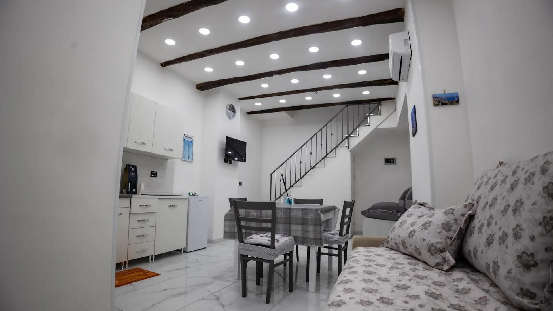 Royal Spaccanapoli Apartment Italy