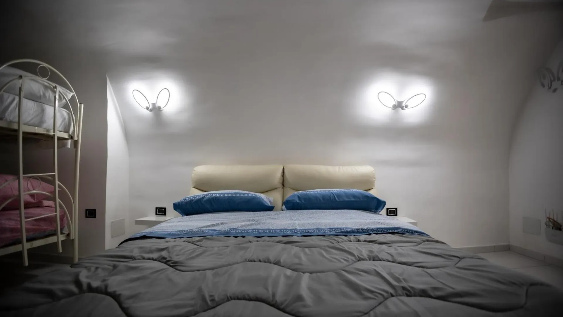 Royal Spaccanapoli Apartment Italy